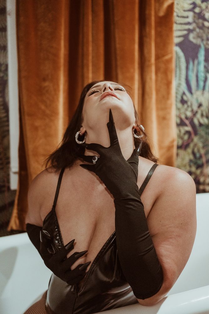 Empowering boudoir photoshoot with Ashley in Jacksonville