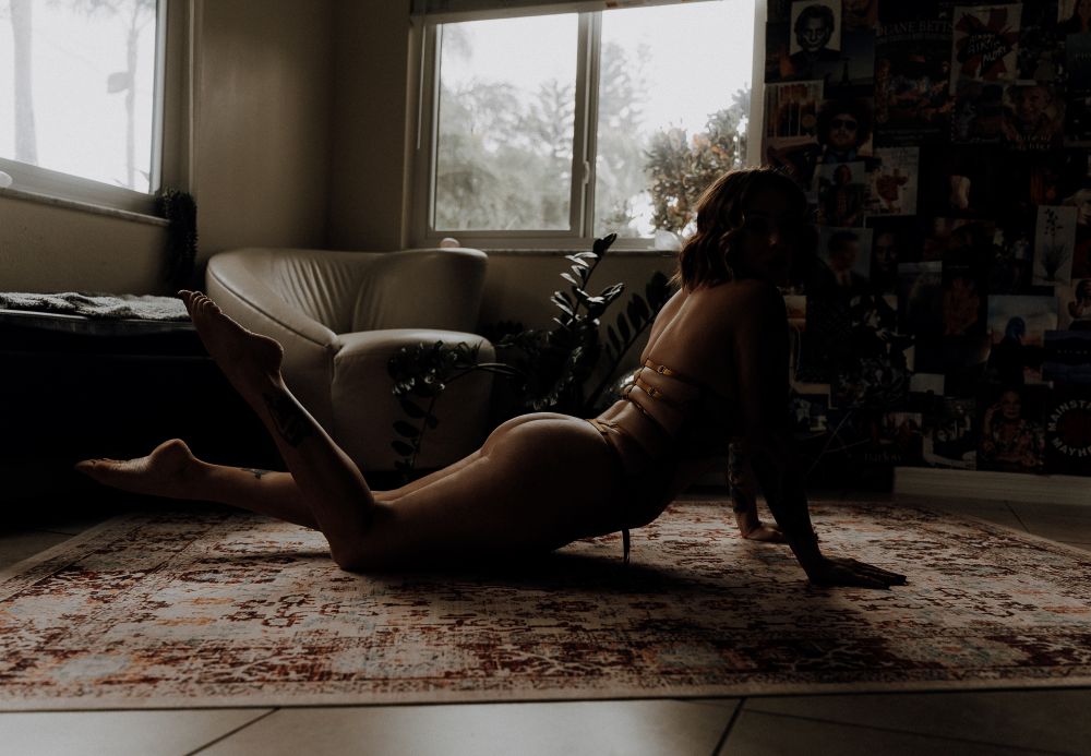 Moody and elegant boudoir photography session with Serena